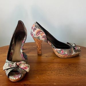 UNLISTED by Kenneth Cole pumps w/bow